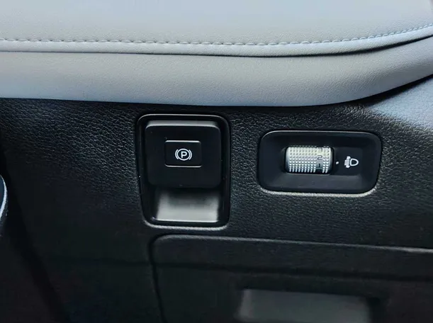 Car image 29
