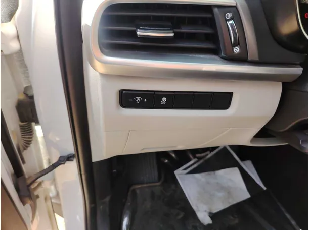 Car image 43
