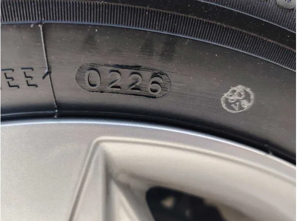 Car image 32