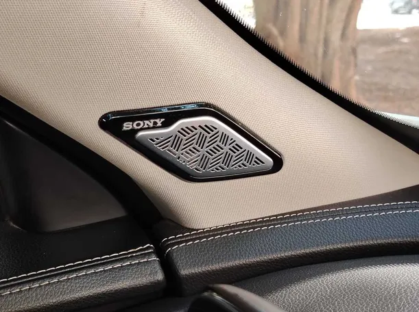 Car image 27
