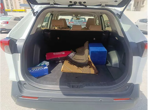 Car image 27