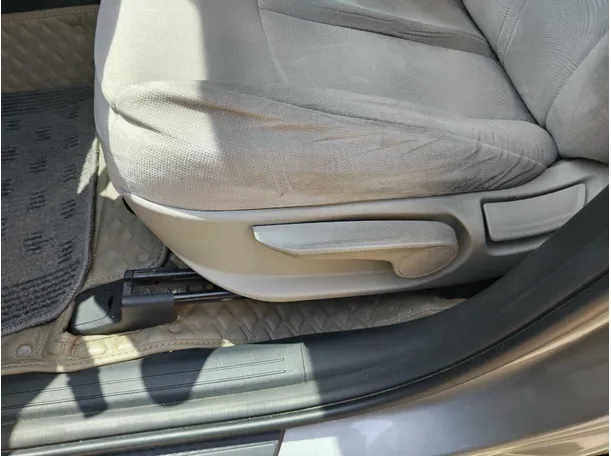 Car image 37
