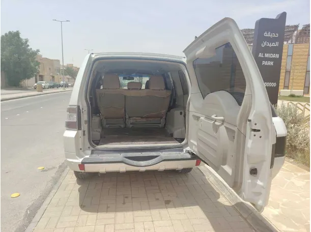 Car image 25