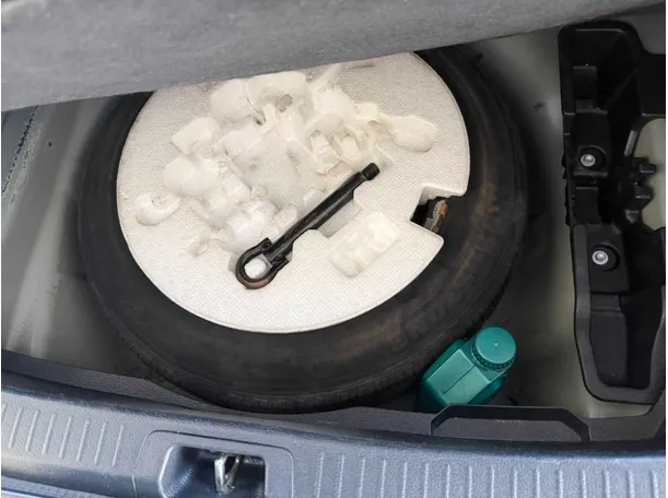 Car image 26