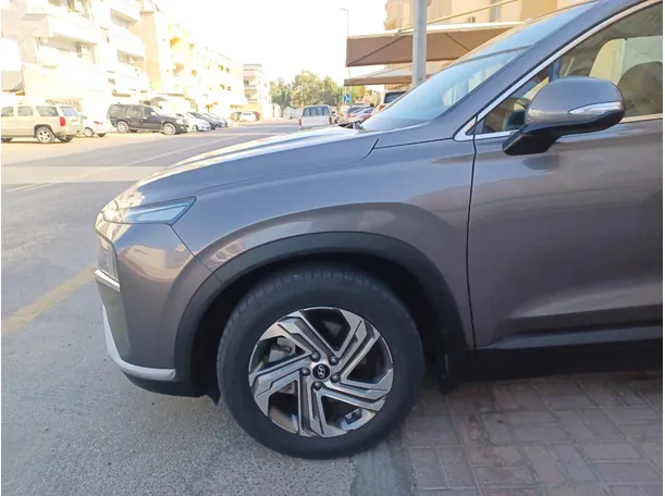 Car image 9