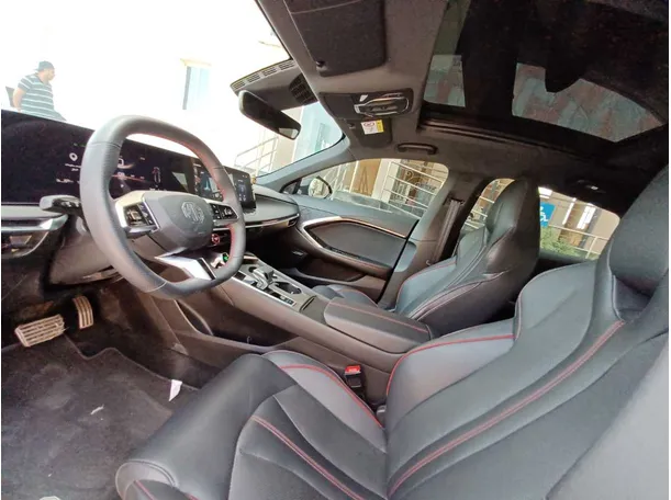 Car image 11