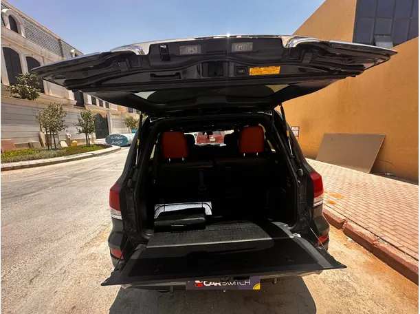Car image 25