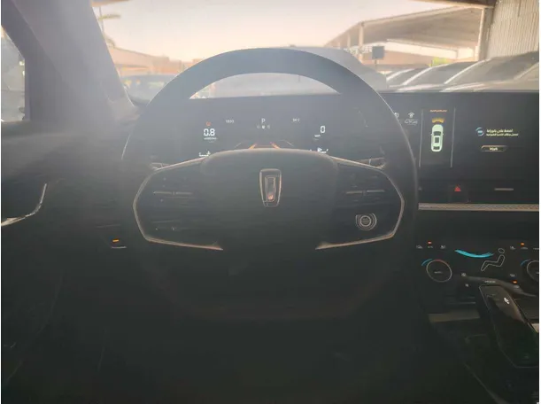 Car image 27