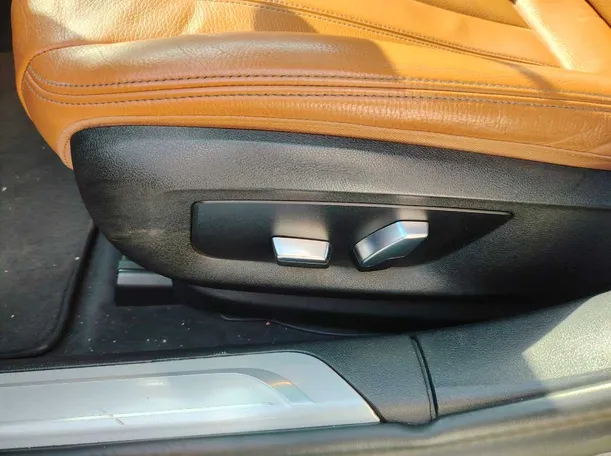 Car image 40