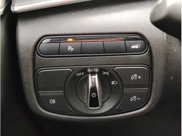 Car image 26