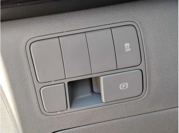 Car image 35