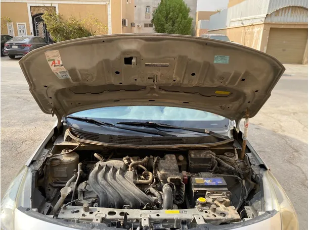 Car image 19
