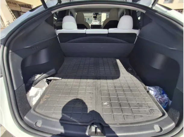 Car image 19