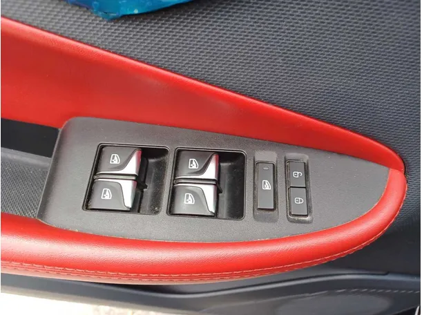 Car image 23