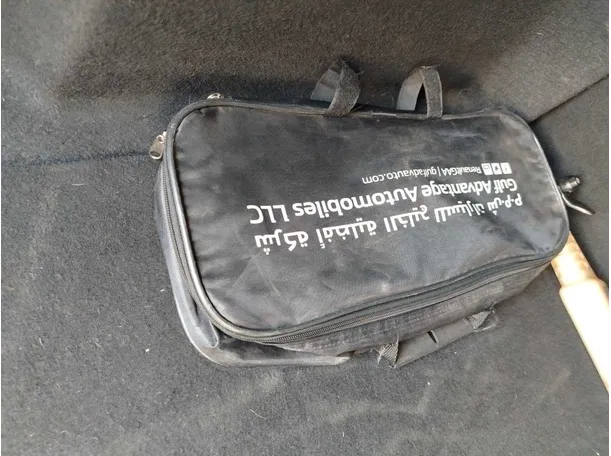 Car image 35