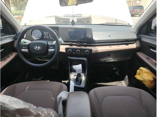 Car image 19