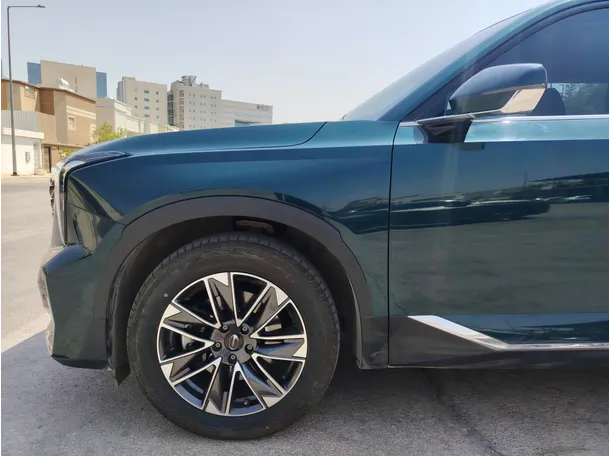 Car image 9