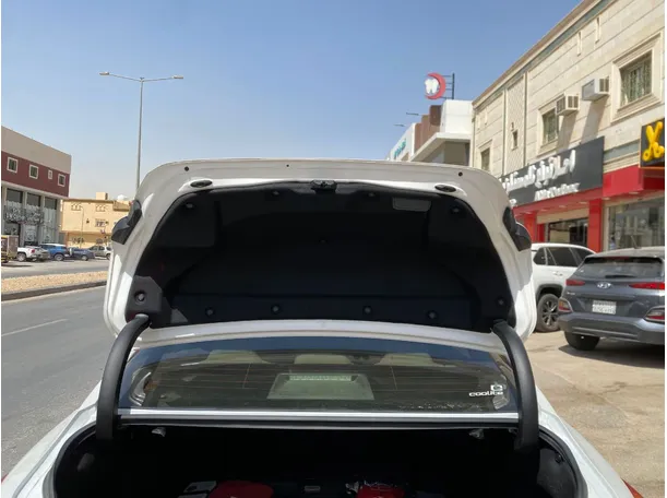 Car image 20