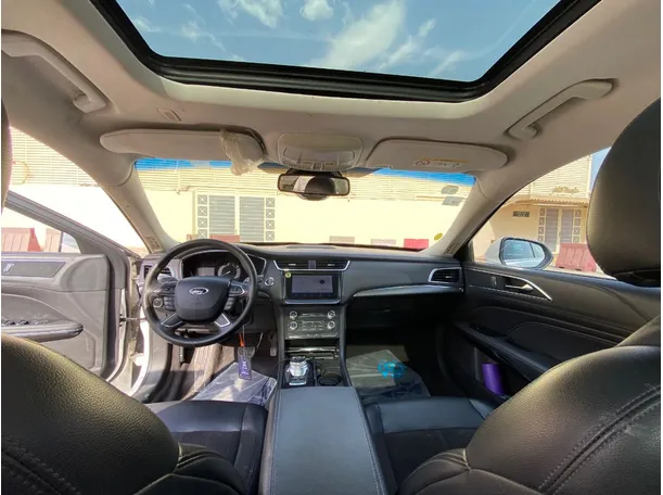 Car image 15