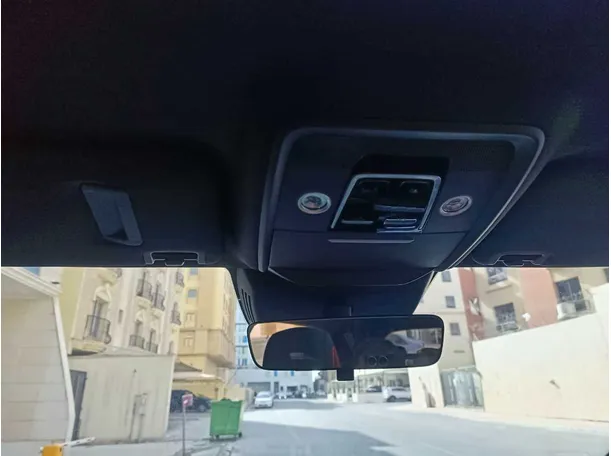 Car image 35