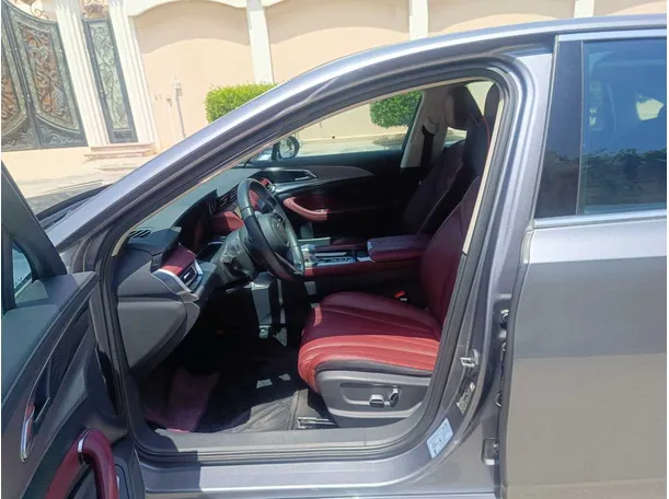 Car image 13