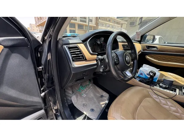 Car image 11