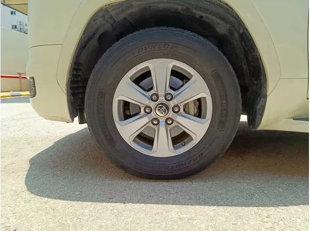 Car image 10