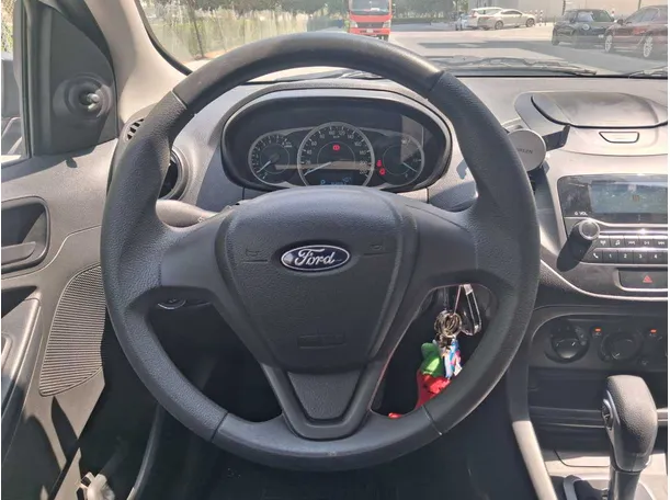 Car image 17