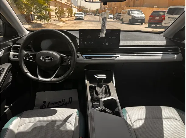 Car image 16