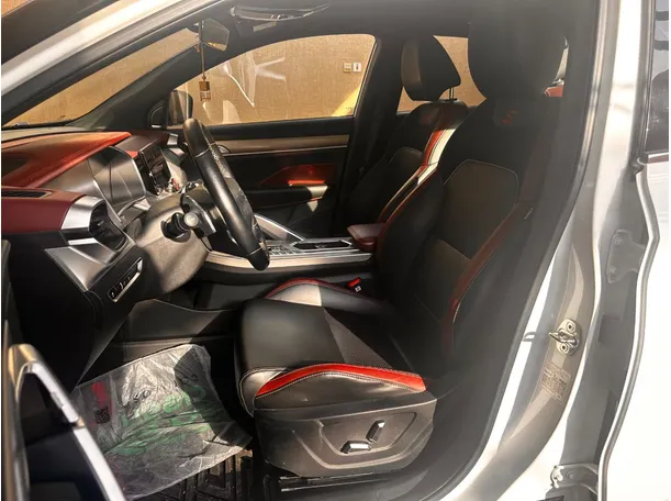 Car image 12