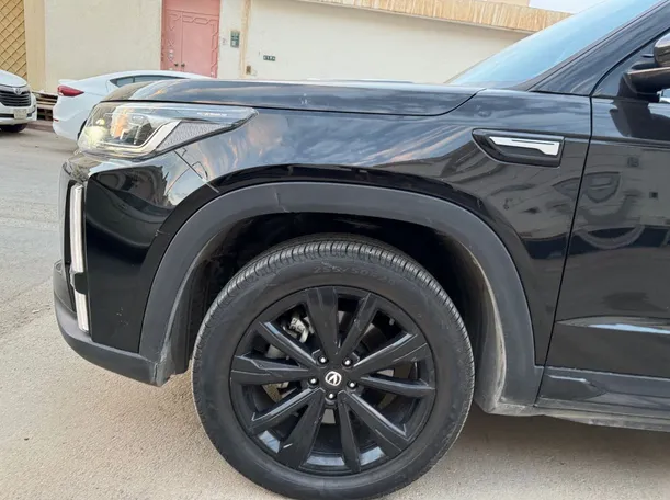 Car image 9