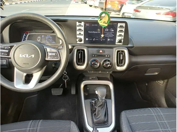 Car image 18