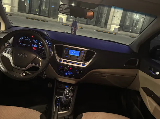 Car image 8