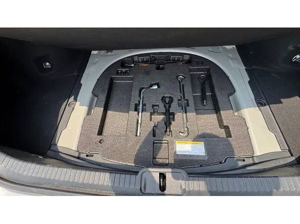 Car image 25