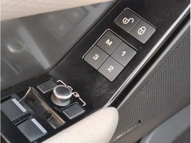 Car image 31