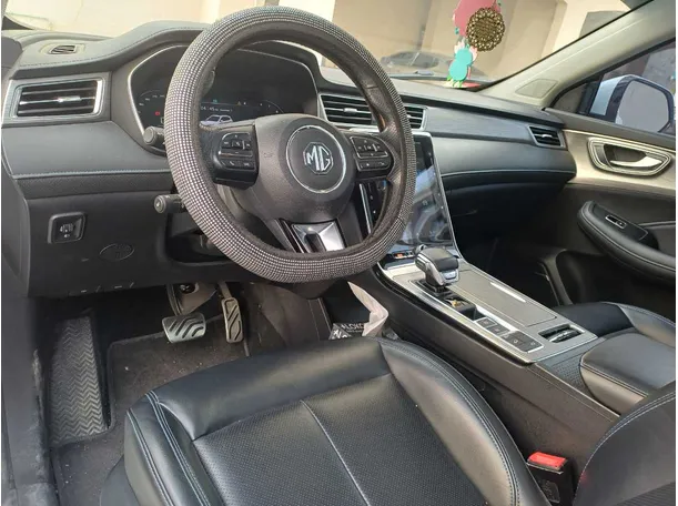 Car image 11