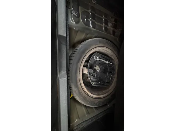 Car image 24