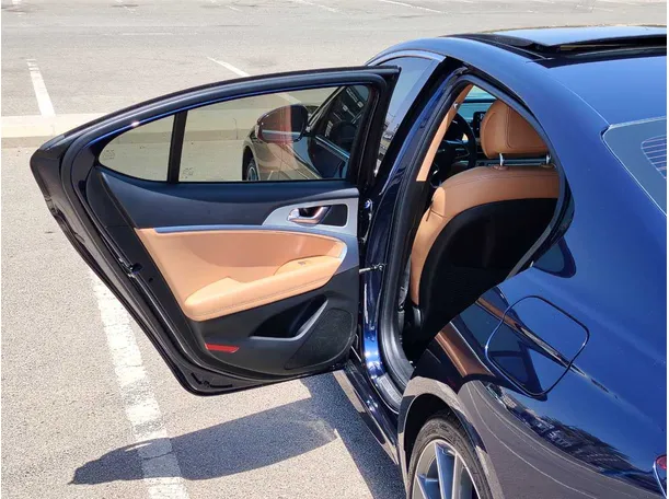 Car image 14