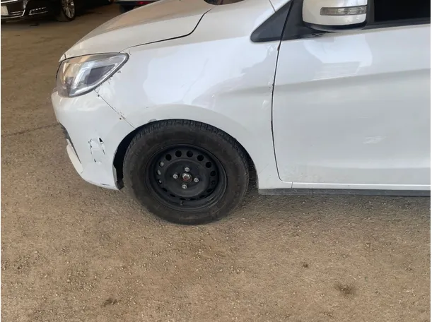 Car image 9
