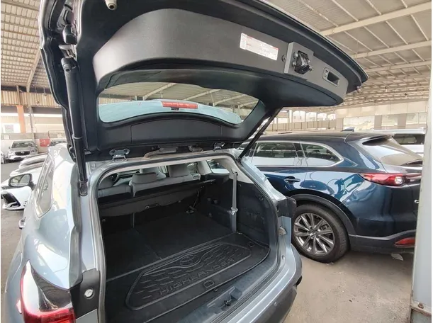 Car image 29