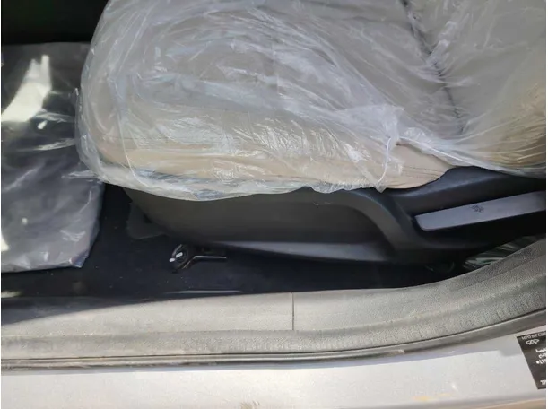 Car image 29