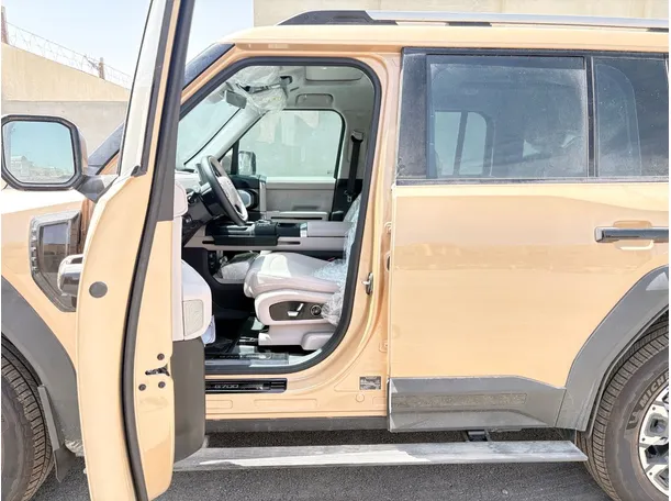 Car image 11