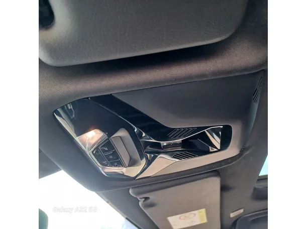 Car image 26