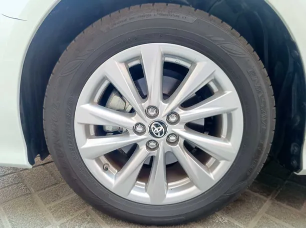 Car image 10