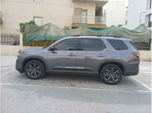 Car image 8