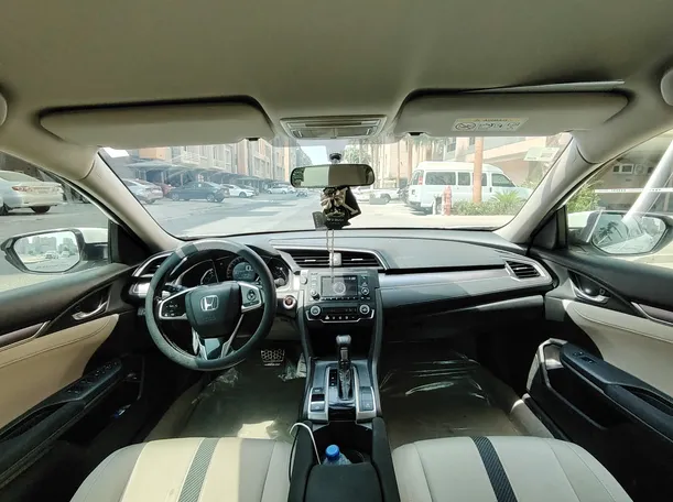 Car image 16