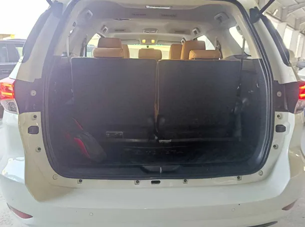 Car image 29