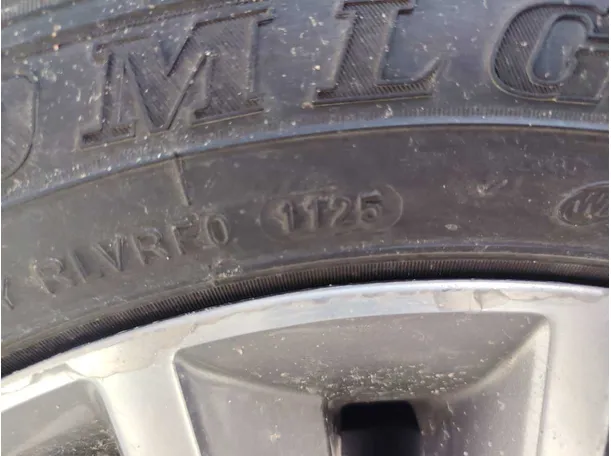 Car image 30