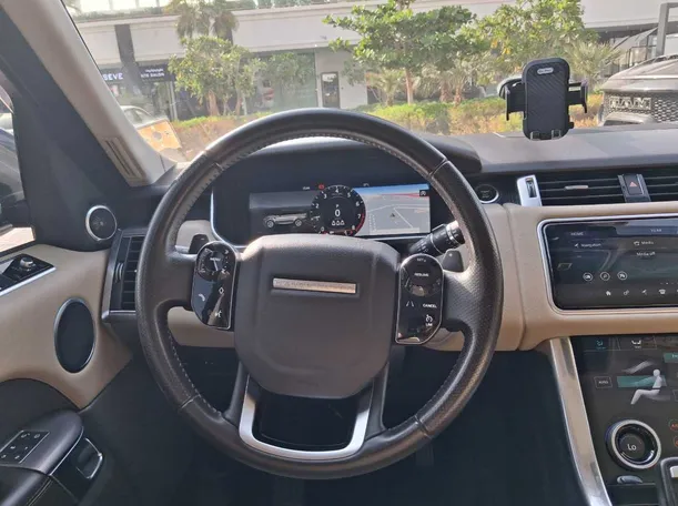 Car image 17