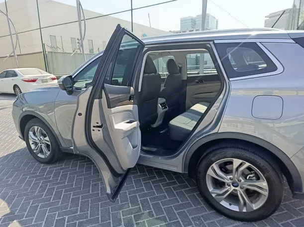 Car image 17